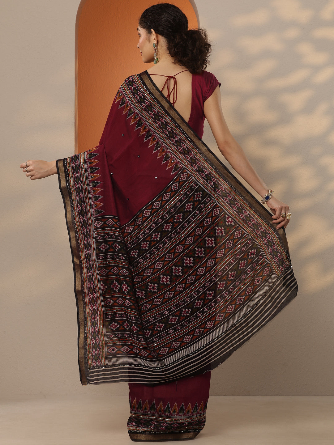 Red Solid Silk Blend Saree With Unstitched Blouse Piece