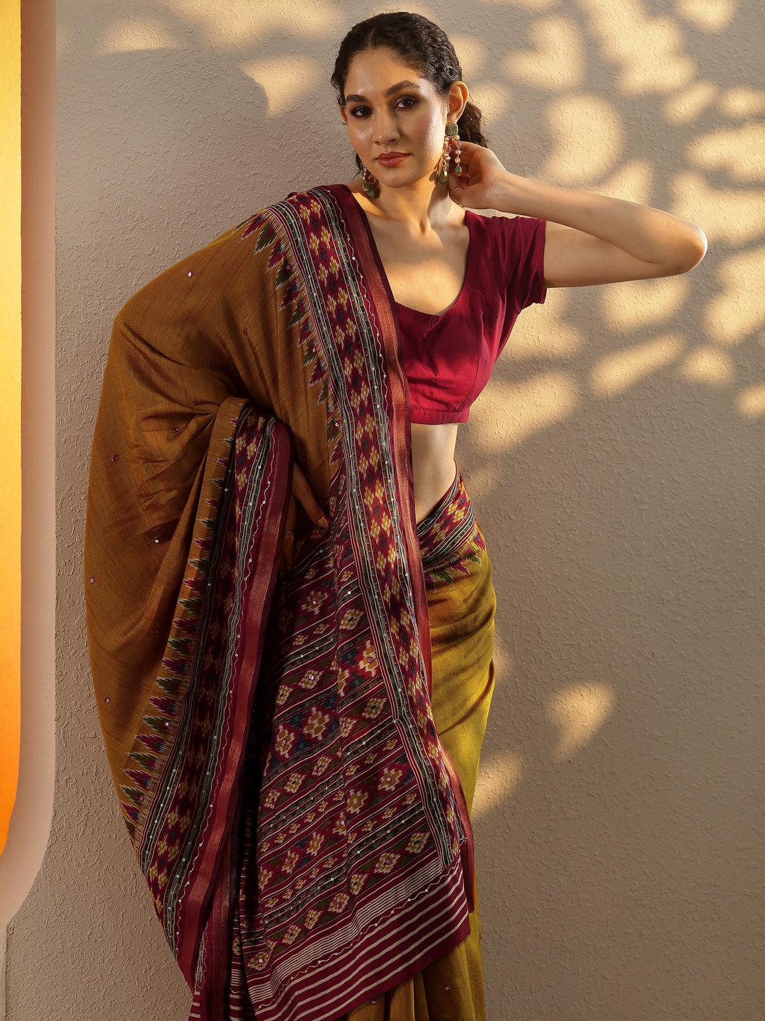 Mustard Solid Silk Blend Saree With Unstitched Blouse Piece