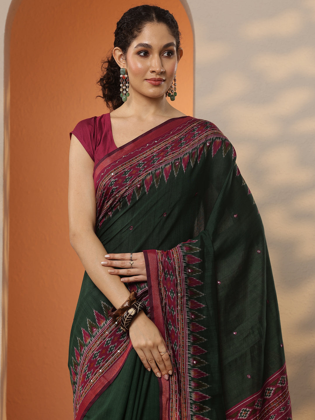 Green Solid Silk Blend Saree With Unstitched Blouse Piece