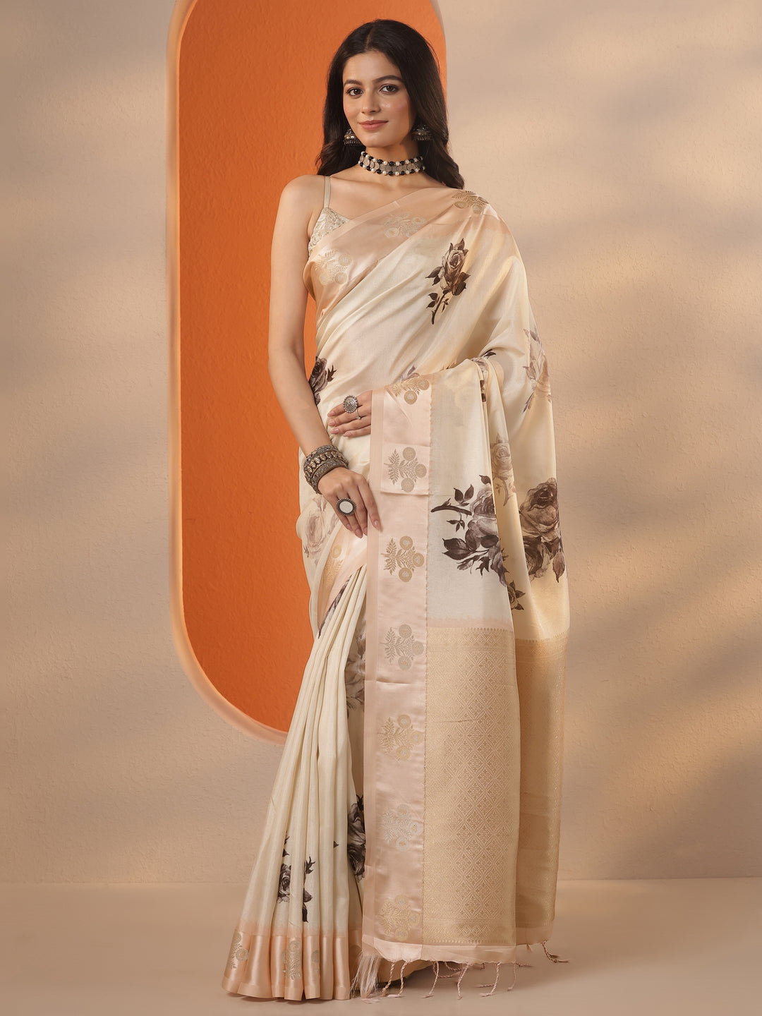Cream Printed Silk Blend Saree With Unstitched Blouse Piece