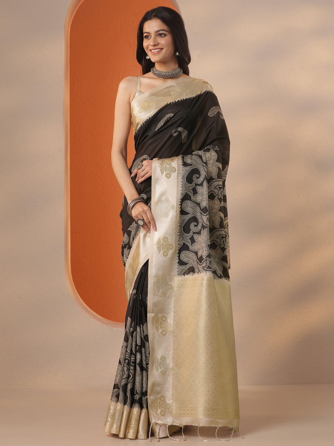 Black Printed Silk Blend Saree With Unstitched Blouse Piece