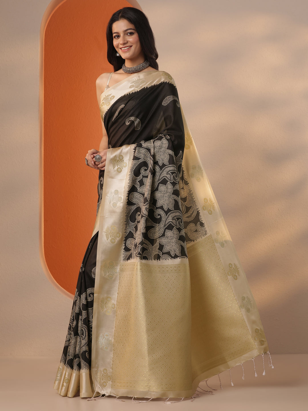 Black Printed Silk Blend Saree With Unstitched Blouse Piece