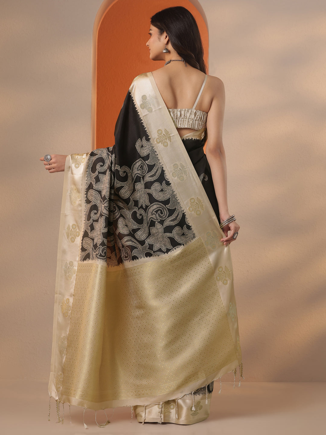 Black Printed Silk Blend Saree With Unstitched Blouse Piece