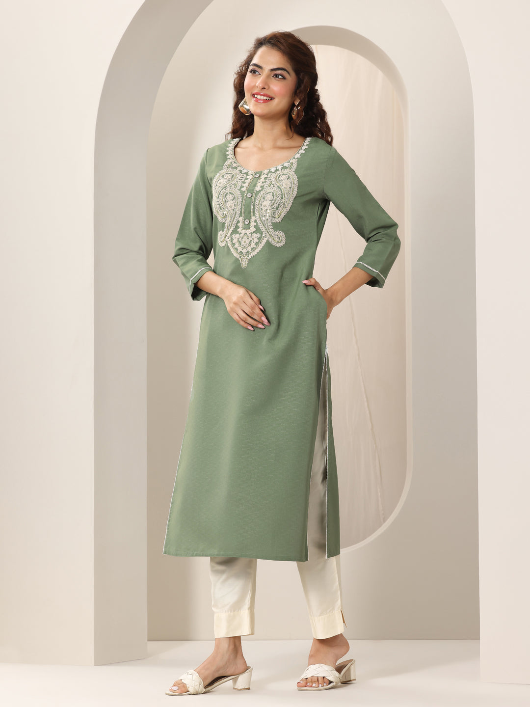 Green Yoke Design Cotton Blend Straight Kurta