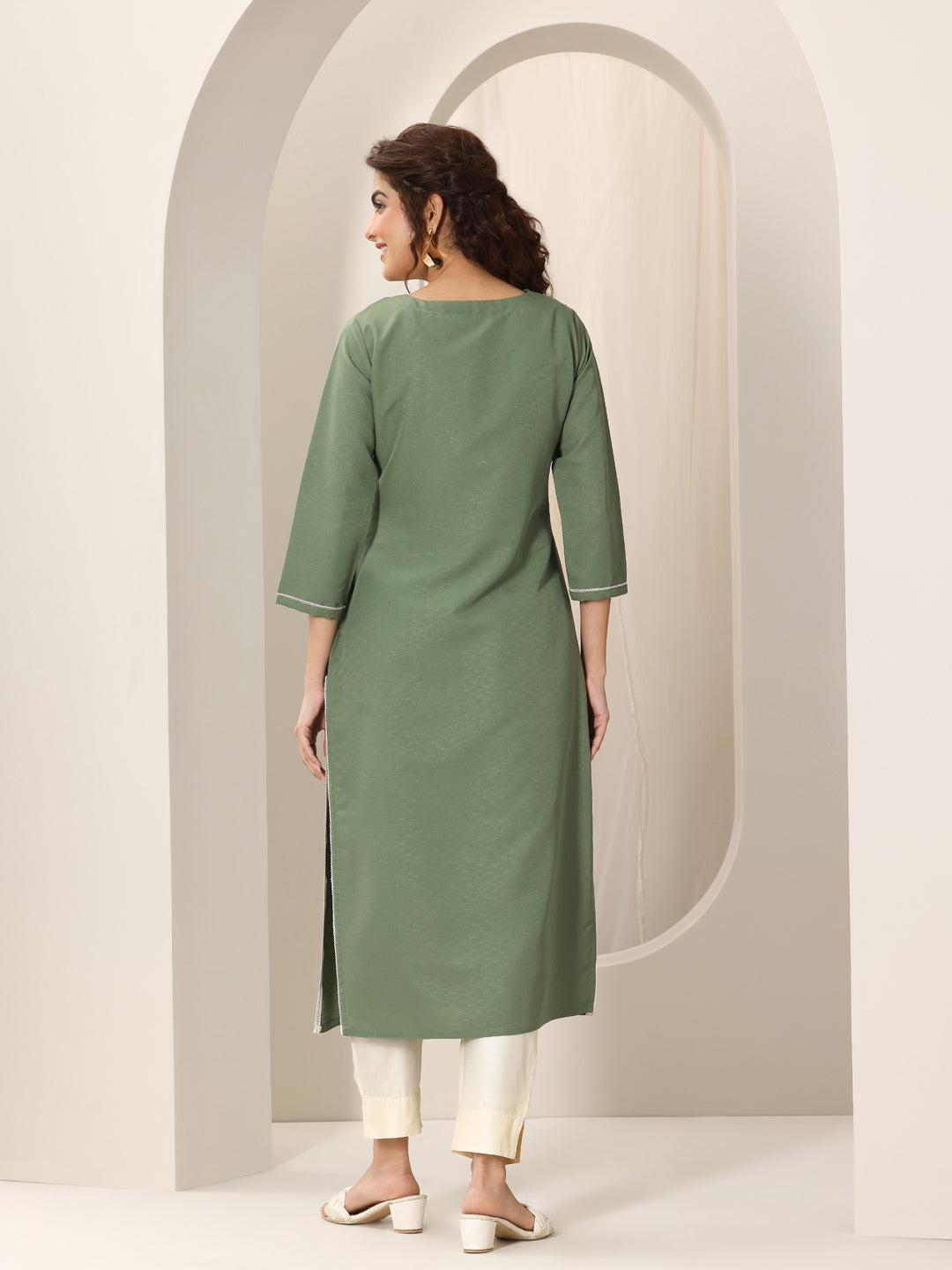 Green Yoke Design Cotton Blend Straight Kurta