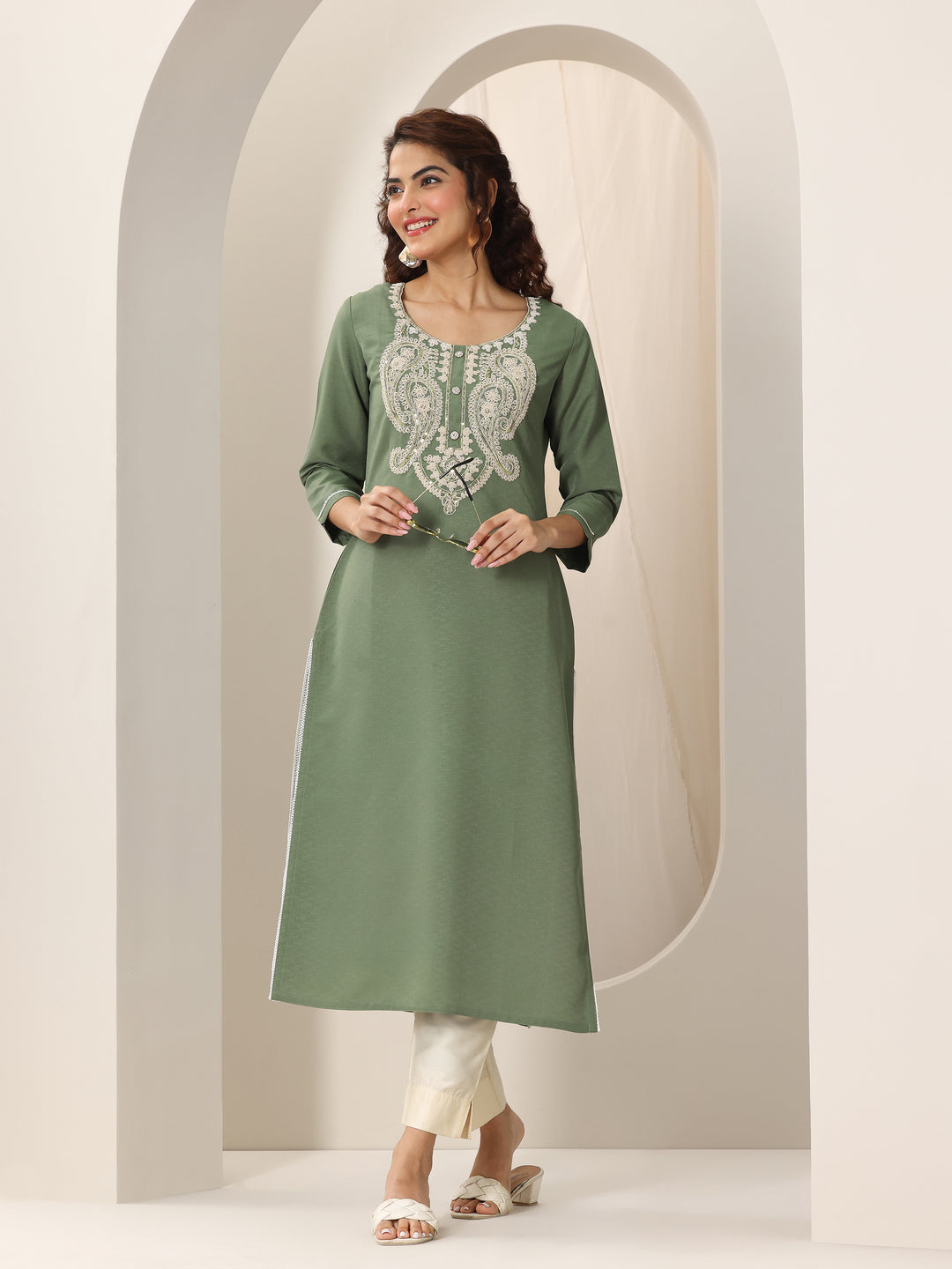 Green Yoke Design Cotton Blend Straight Kurta