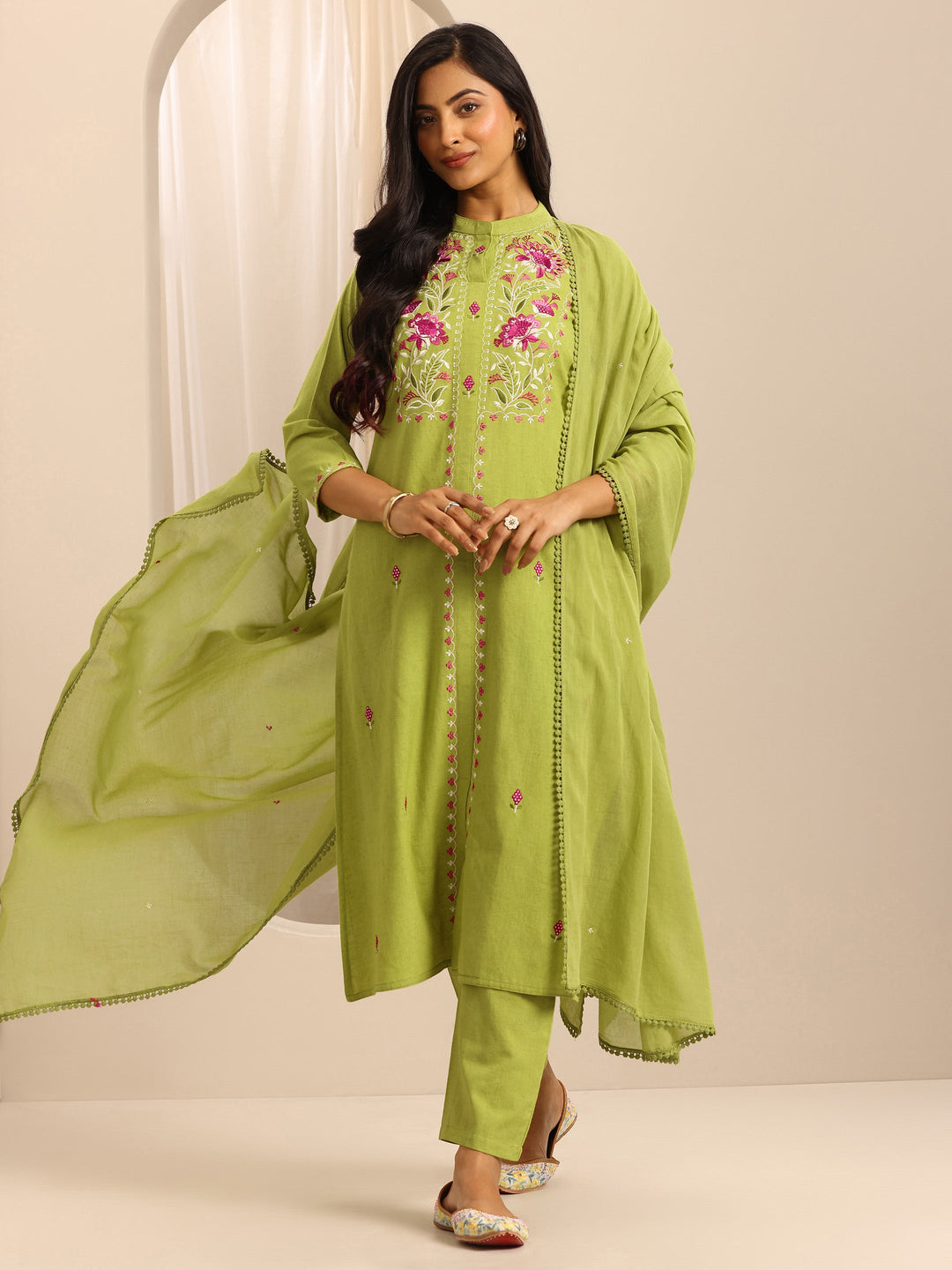 Green Embroidered Cotton Blend Straight Suit Set With Dupatta
