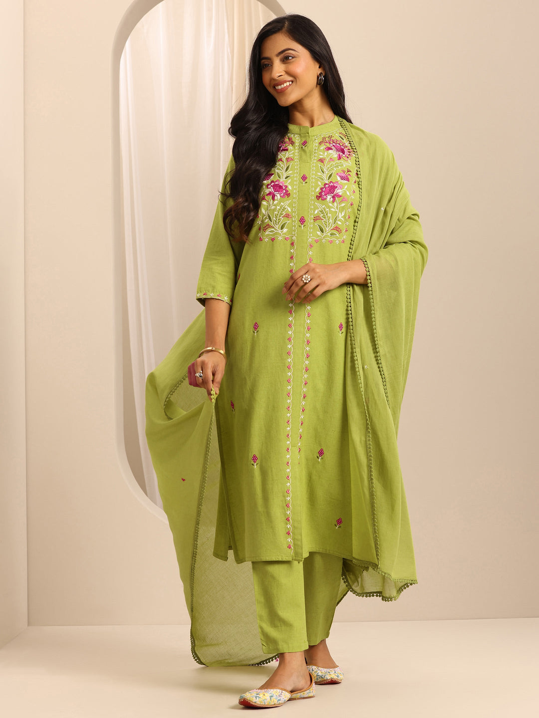 Green Embroidered Cotton Blend Straight Suit Set With Dupatta