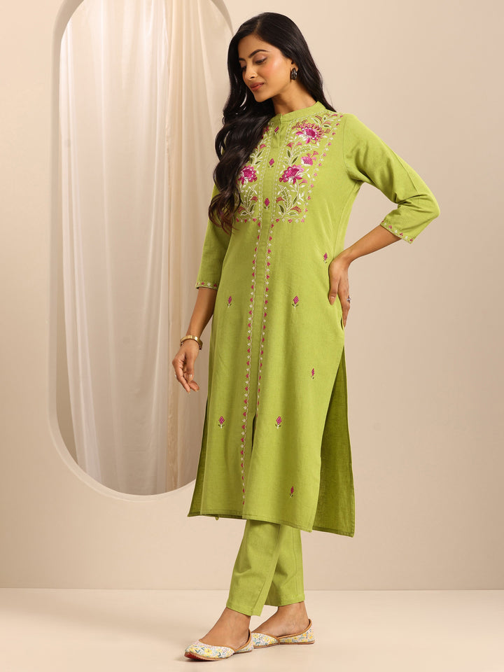Green Embroidered Cotton Blend Straight Suit Set With Dupatta