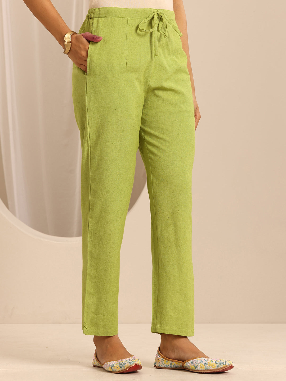 Green Embroidered Cotton Blend Straight Suit Set With Dupatta