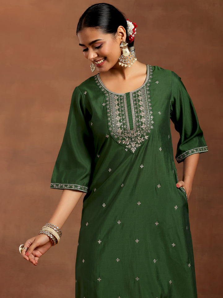 Green Embroidered Silk Blend Straight Suit With Dupatta