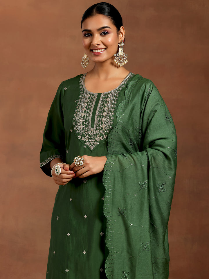 Green Embroidered Silk Blend Straight Suit With Dupatta