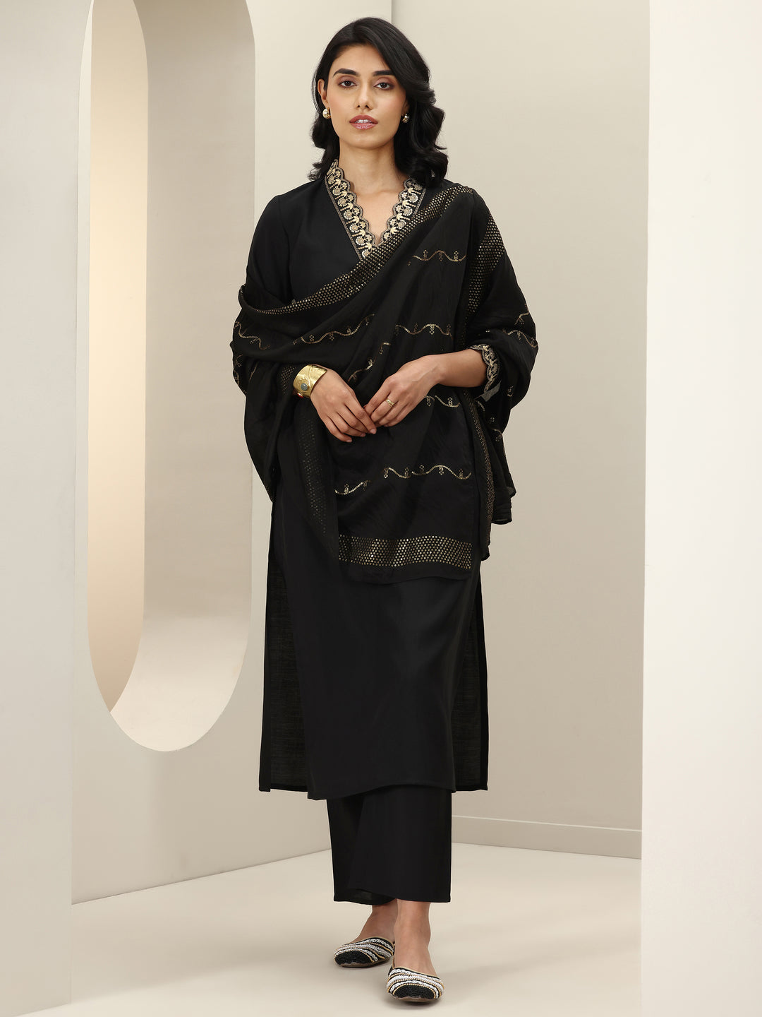 Black Embroidered Silk Blend Straight Suit Sets With Dupatta