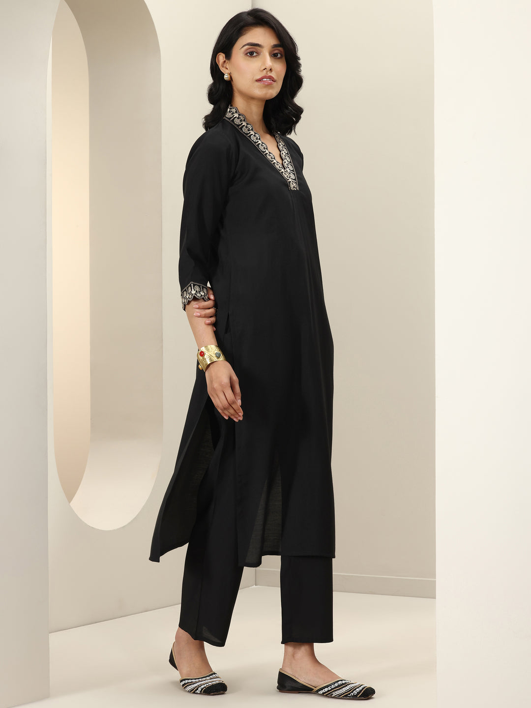 Black Embroidered Silk Blend Straight Suit Sets With Dupatta