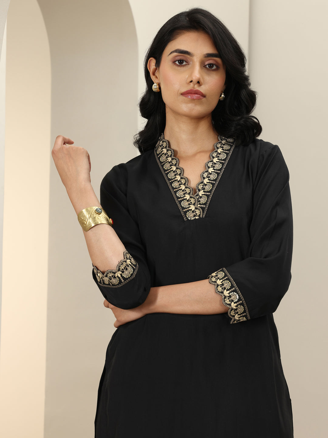 Black Embroidered Silk Blend Straight Suit Sets With Dupatta