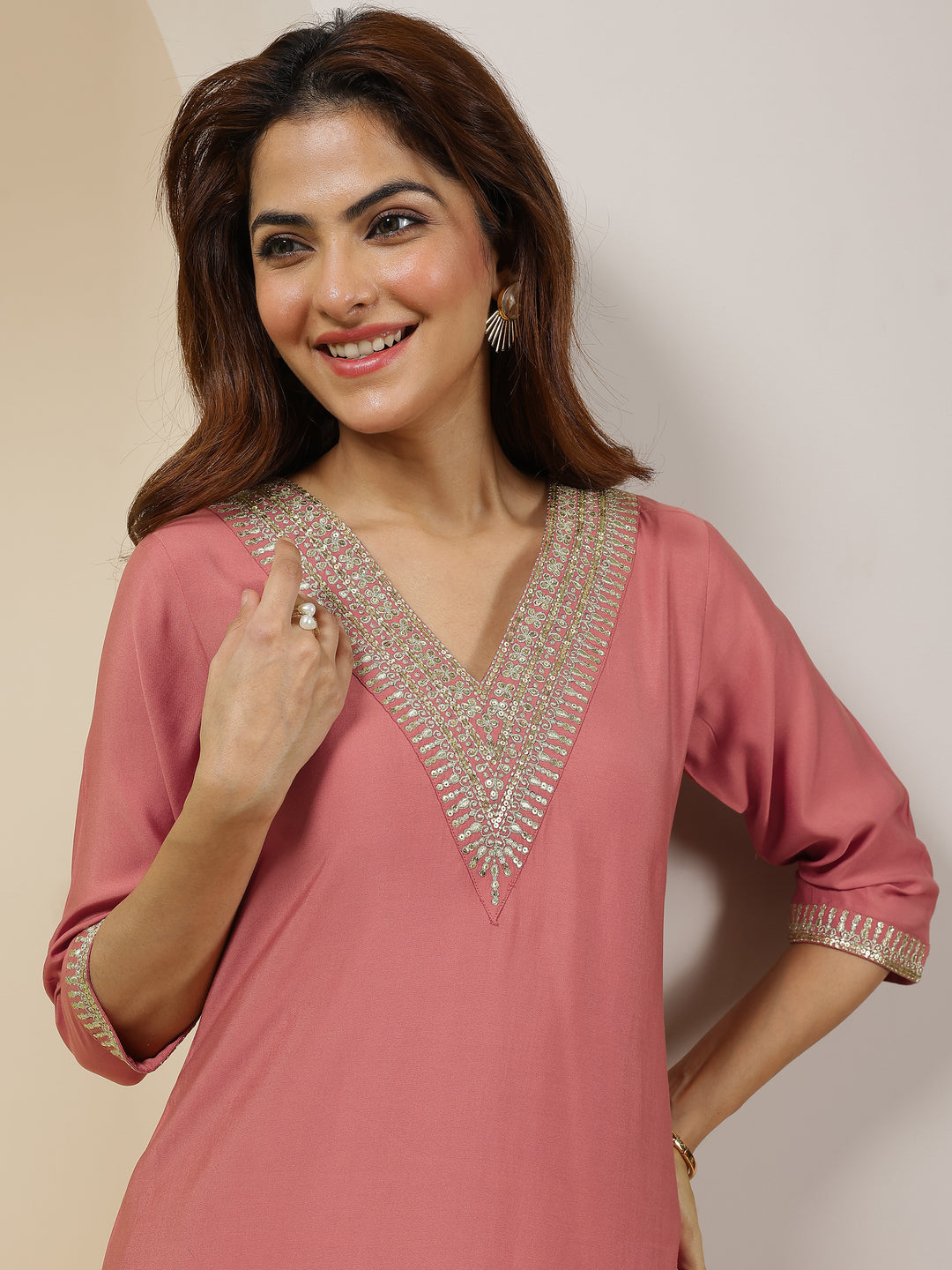 Peach Embroidered Silk Blend Straight Suit Sets With Dupatta