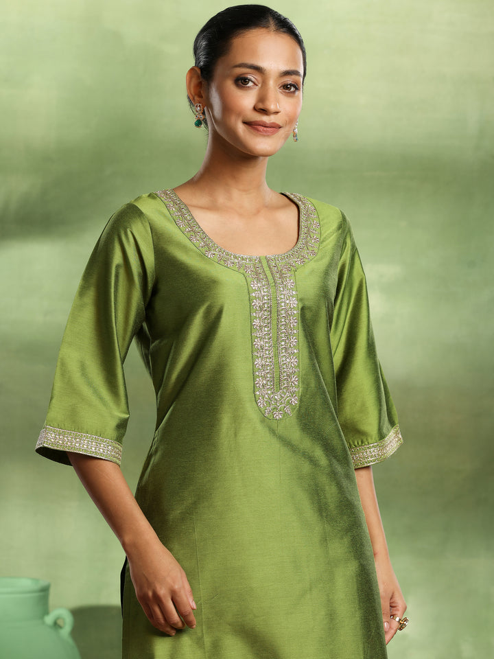 Green Yoke Design Silk Blend Straight Suit With Dupatta
