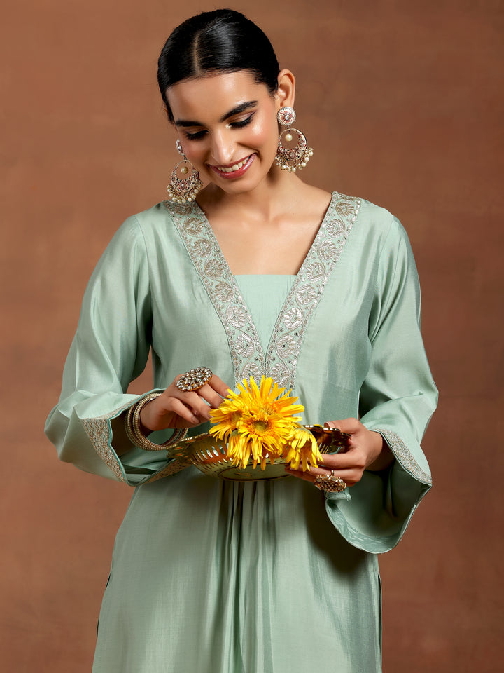 Green Yoke Design Silk Blend Straight Kurta Set