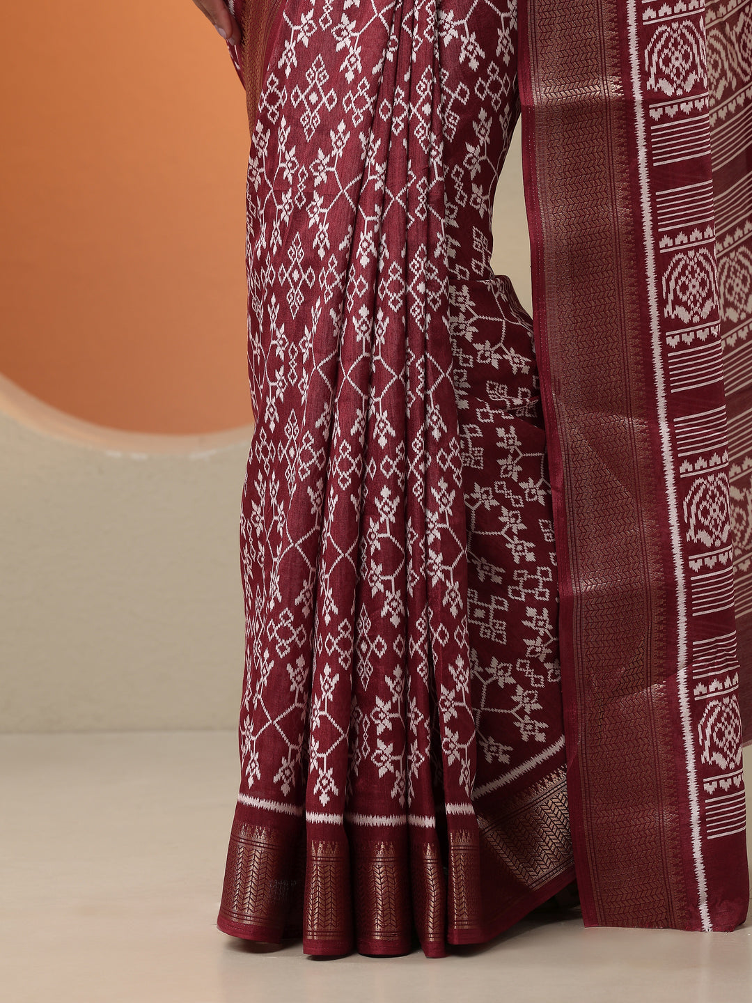 Maroon Printed Silk Blend Saree With Unstitched Blouse Piece