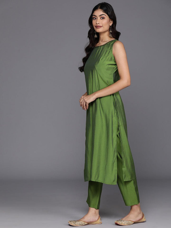 Green Solid Silk Blend Straight Suit With Dupatta