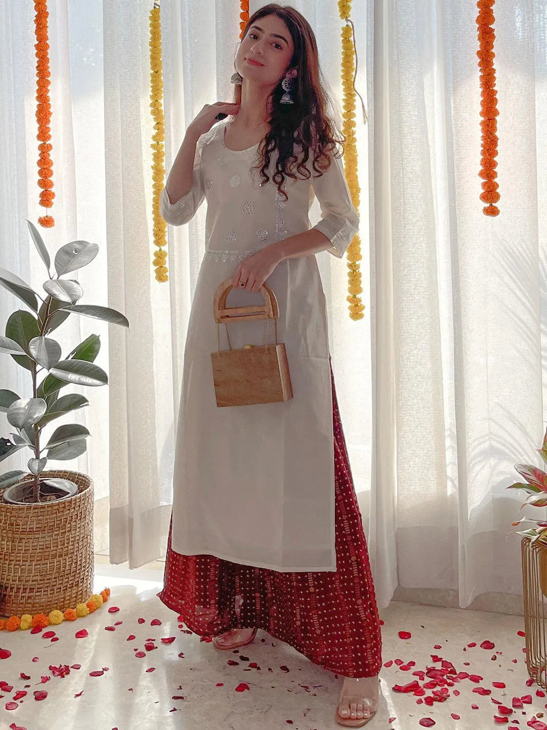 Off White Yoke Design Cotton Straight Kurta M