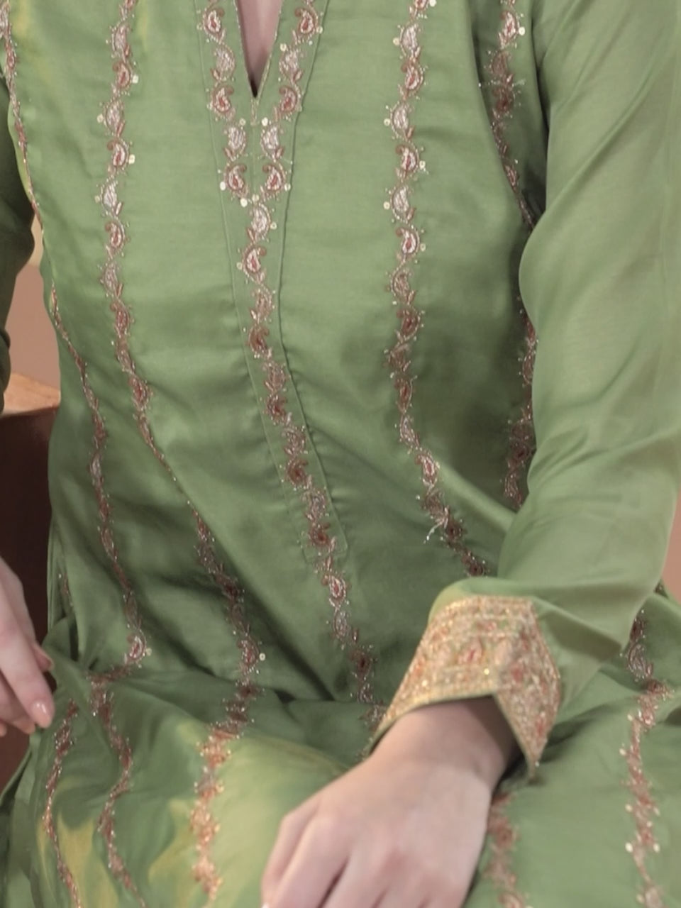 Green Embroidered Silk Blend Straight Suit With Dupatta