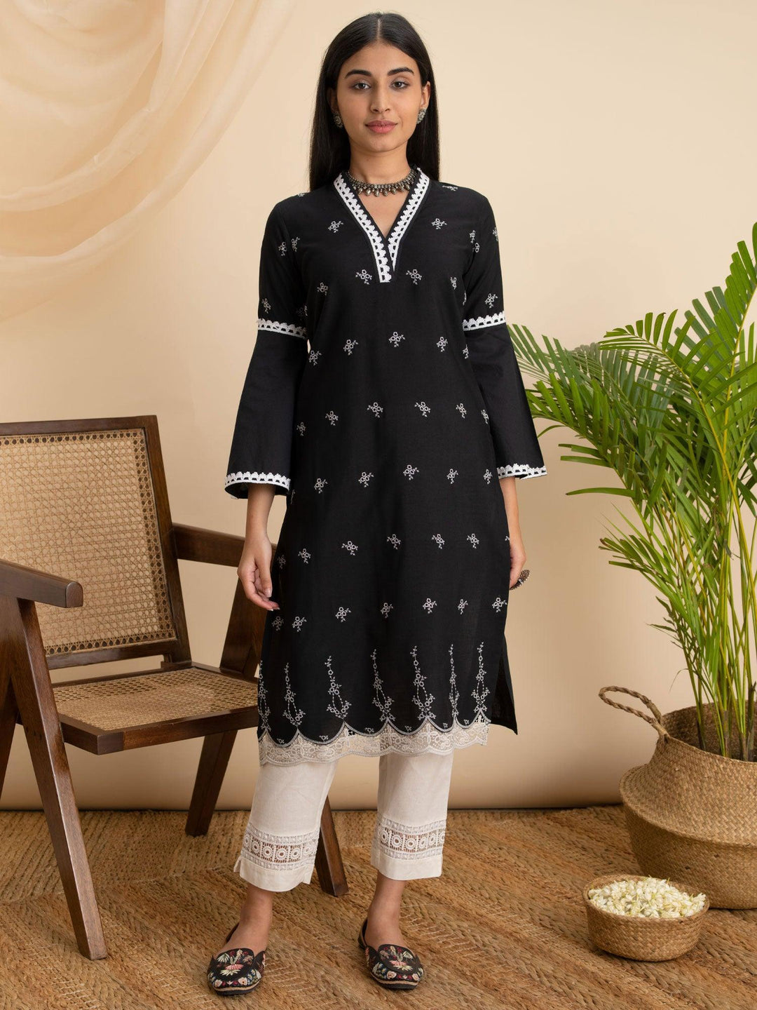 Black Embroidered Cotton Kurta - ShopLibas