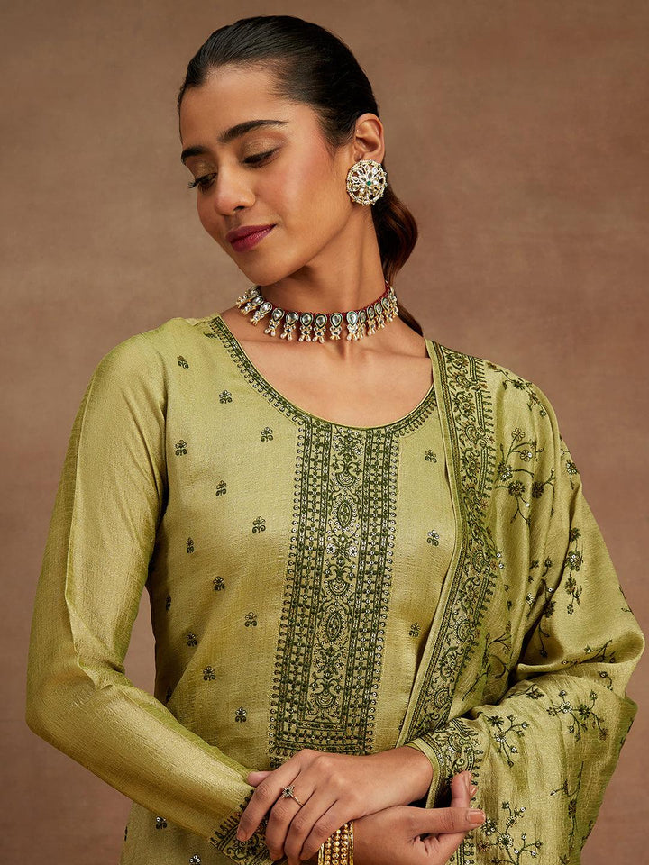 Green Embroidered Silk Blend Straight Suit With Dupatta