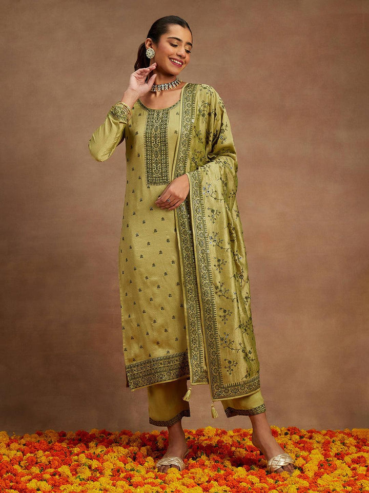 Green Embroidered Silk Blend Straight Suit With Dupatta