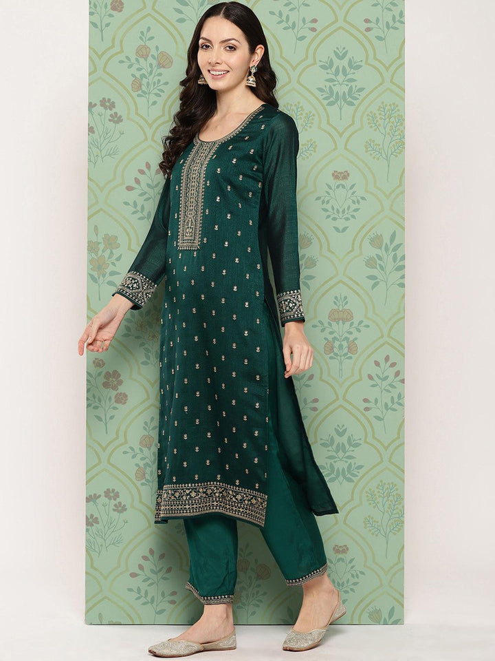 Green Embroidered Silk Blend Straight Suit With Dupatta