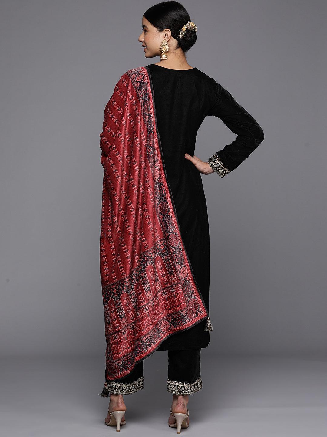 Black Yoke Design Velvet Straight Suit Set - ShopLibas