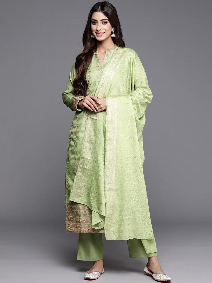 Green Embroidered Silk Blend Straight Suit With Dupatta