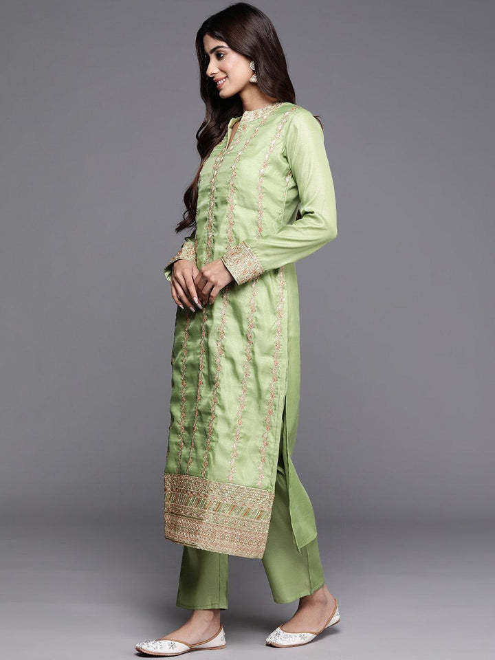 Green Embroidered Silk Blend Straight Suit With Dupatta