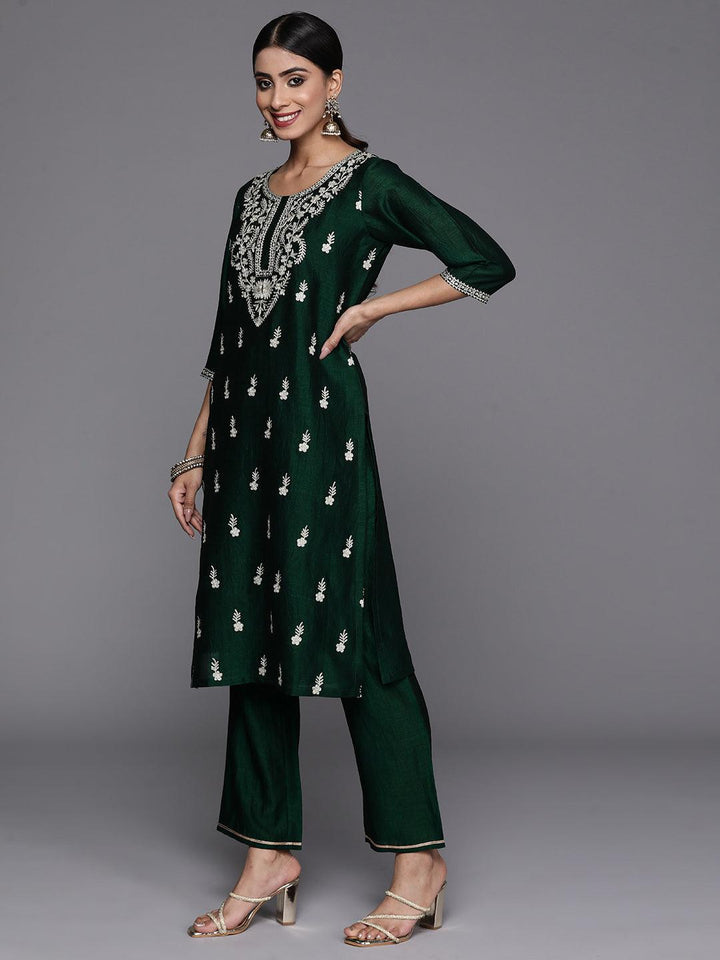 Green Embroidered Silk Blend Straight Kurta With Trousers & Dupatta