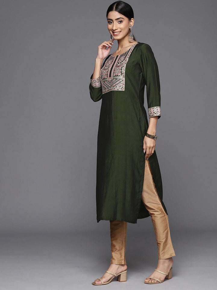 Green Embroidered Silk Straight Kurta