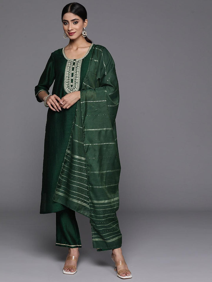 Green Printed Silk Blend Straight Kurta With Trousers & Dupatta