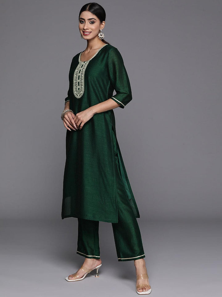 Green Printed Silk Blend Straight Kurta With Trousers & Dupatta