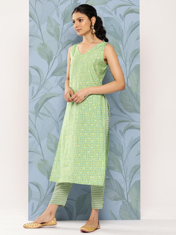 Green Printed Silk Blend Straight Kurta With Trousers