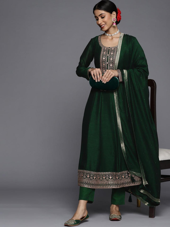 Green Yoke Design Silk Blend Straight Suit Set