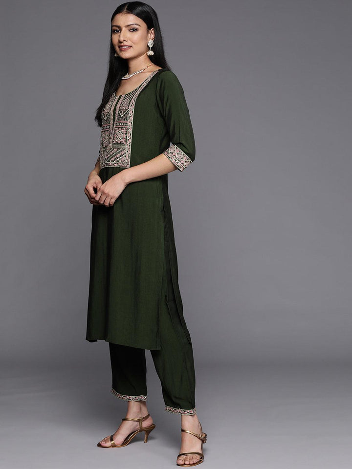 Green Yoke Design Silk Design Suit Set With Trousers
