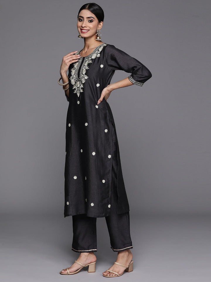 Grey Embroidered Silk Blend Straight Kurta With Trousers & Dupatta