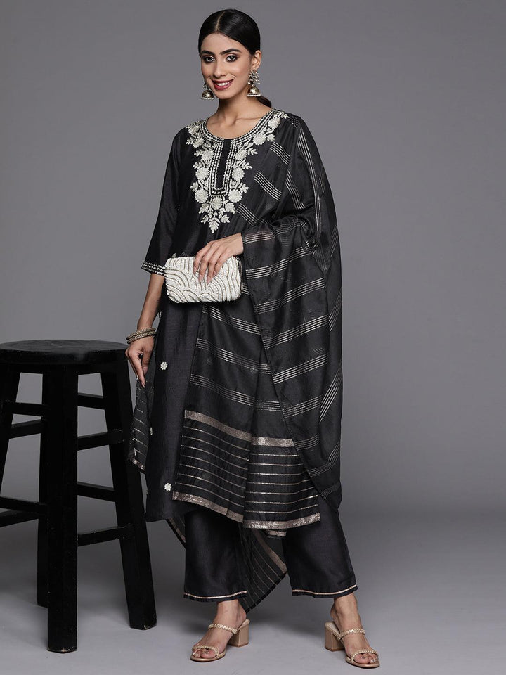 Grey Embroidered Silk Blend Straight Kurta With Trousers & Dupatta
