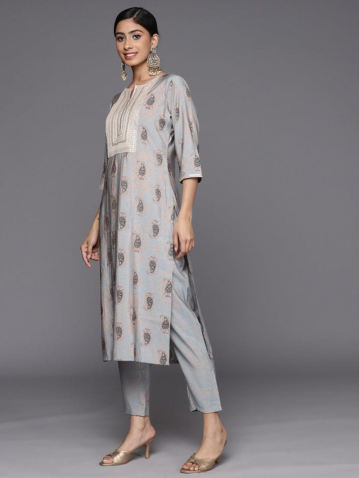 Grey Printed Silk Blend Straight Kurta With Trousers & Dupatta