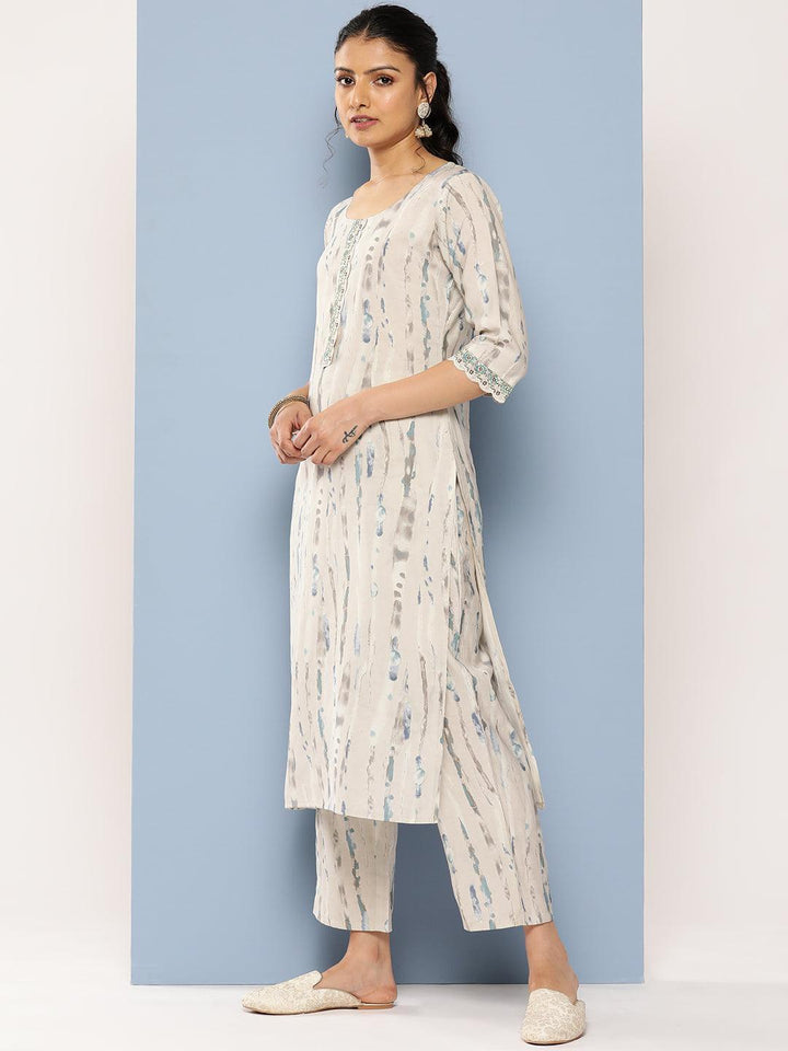 Grey Printed Silk Blend Straight Kurta With Trousers & Dupatta