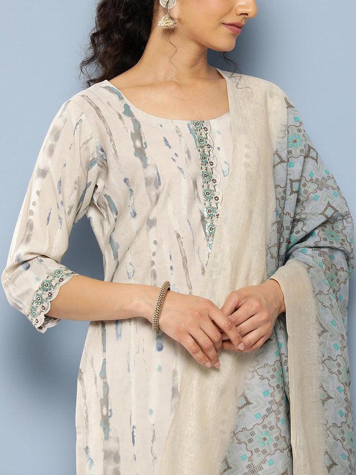 Grey Printed Silk Blend Straight Kurta With Trousers & Dupatta