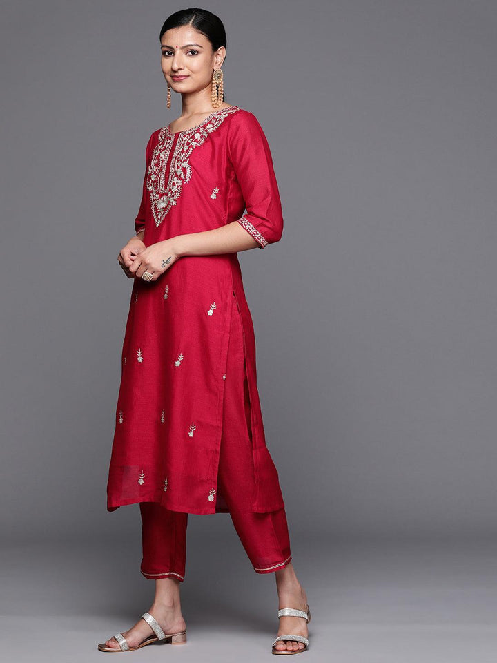 Pink Embroidered Silk Blend Straight Kurta With Trousers & Dupatta
