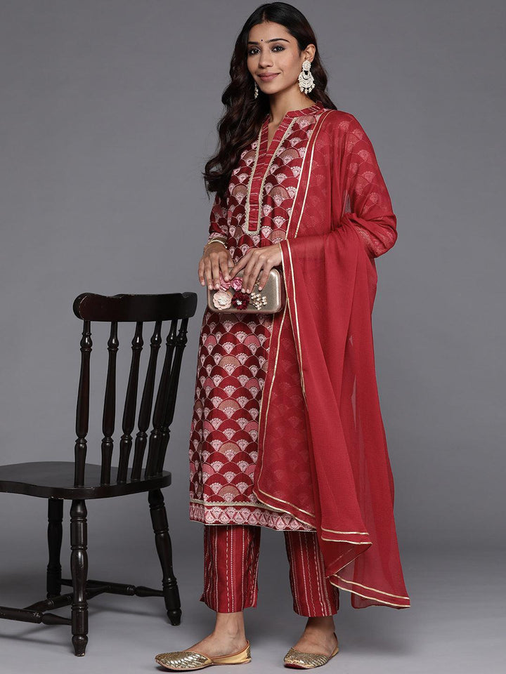Red Printed Silk Blend Straight Kurta With Dupatta