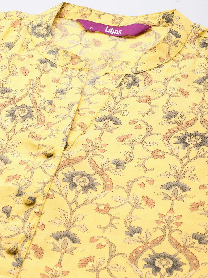Yellow Printed Silk Blend Straight Kurta Set With Trousers