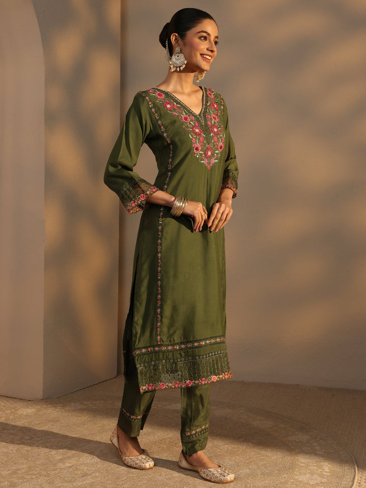 Green Ethnic Embroidered Silk Blend Straight Suits Set With Dupatta