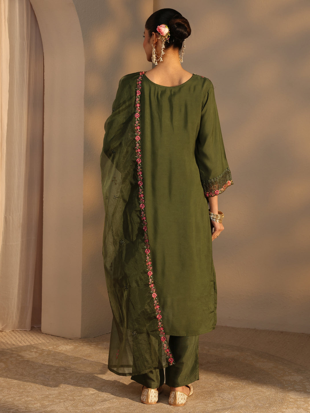 Green Ethnic Embroidered Silk Blend Straight Suits Set With Dupatta